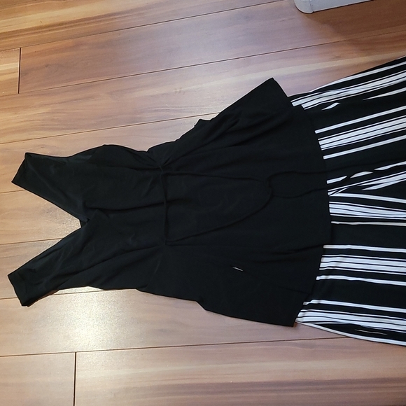 Nwt NINA LEONARD fashion v-neck jumpsuit - Picture 3 of 6